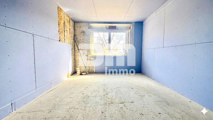 Teilsaniertes 1 - 2 Familienhaus + Fertige Projektierung auf großem Grundstück in Traumlage - EG Raum teilsaniert